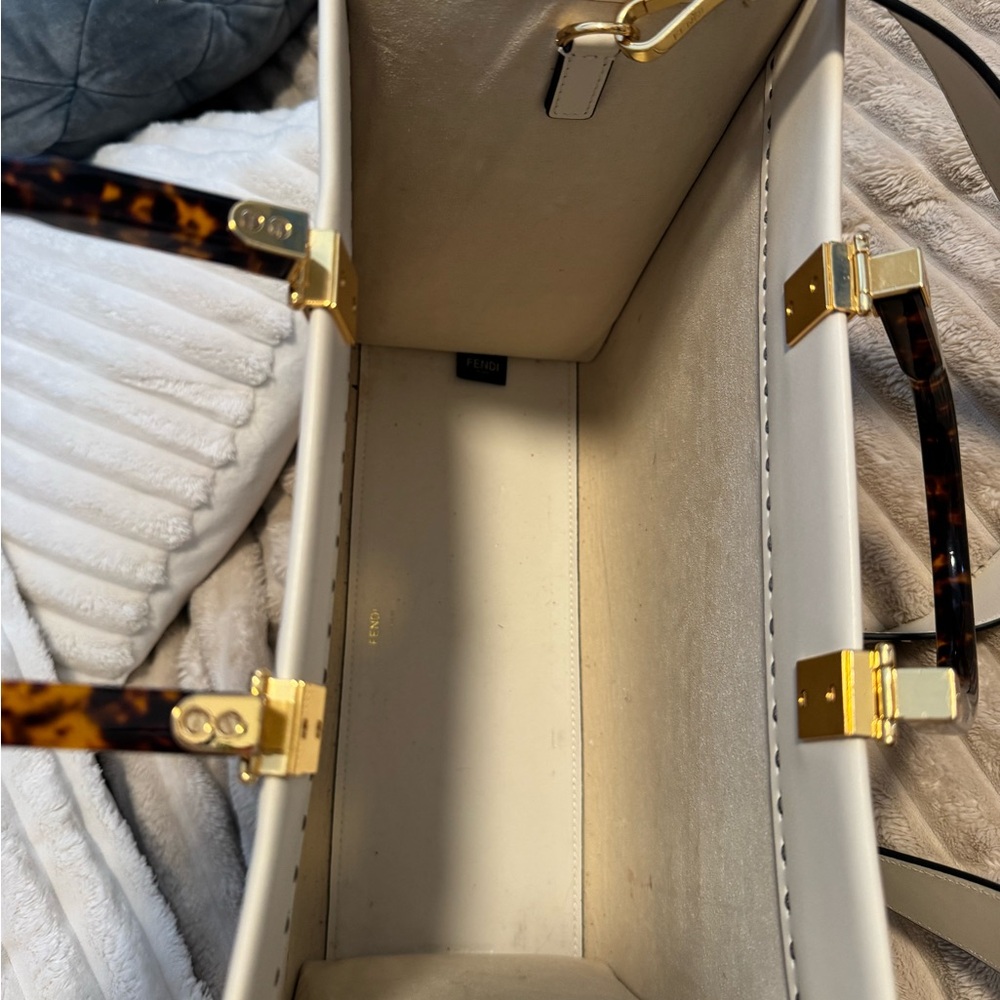 Fendi Medium Sunshine Tote - Picture 5 of 9